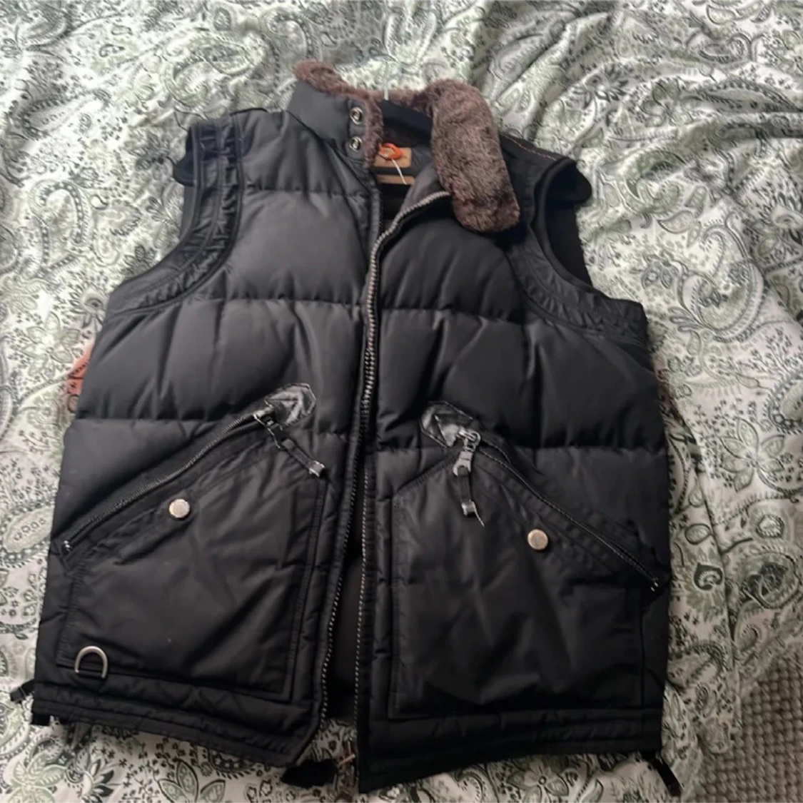 Svart dunväst från Parajumpers