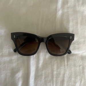 CHIMI 07 - Säljer min bruna chimi i modellen 07. Använda få gånger och i jättebra skick.