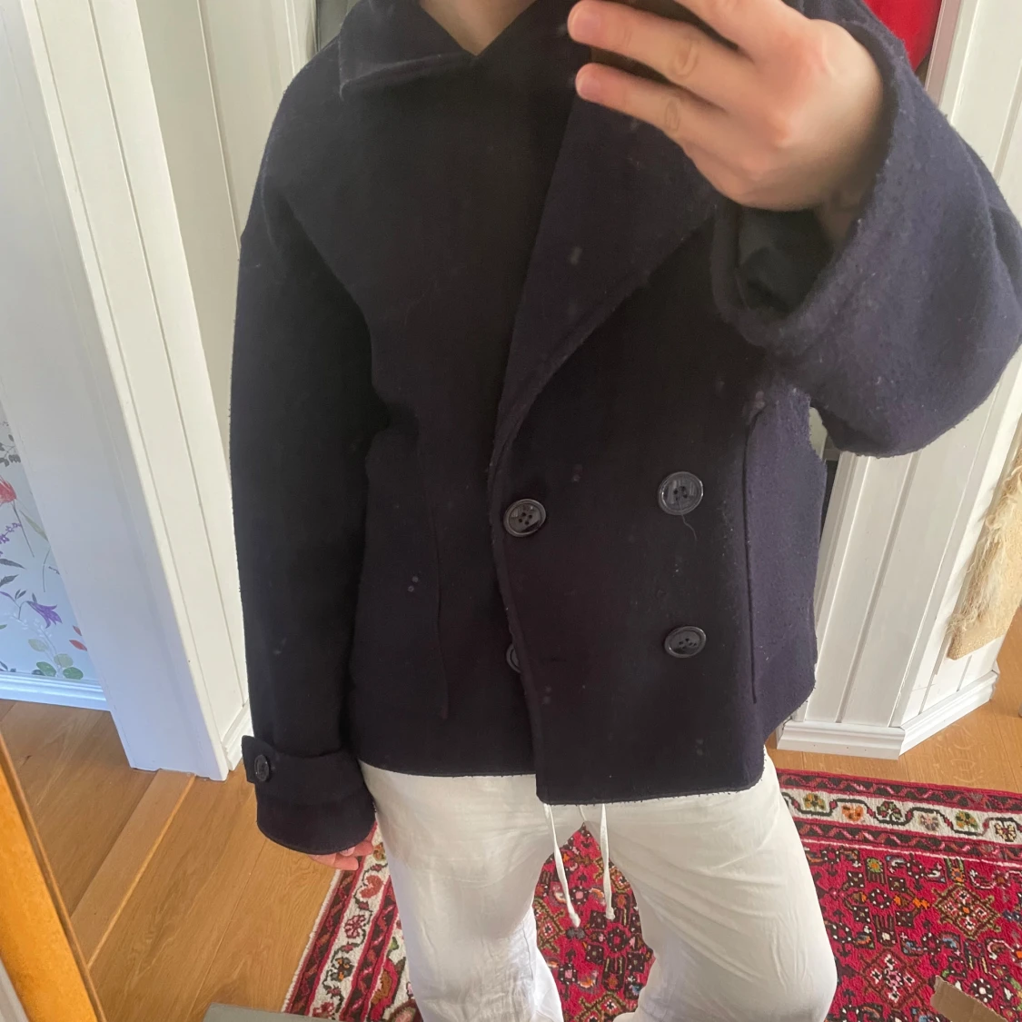 Marinblå kappa med knappar - 1