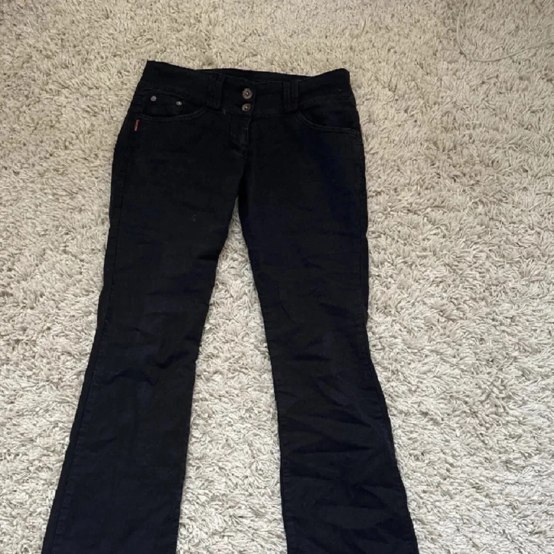 Svarta jeansbyxor med knappar - 2