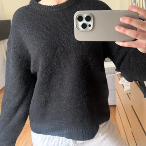 Stickad tröja - Från GinaTricot, storlek S. Skriv vid frågor eller bilder