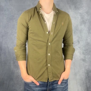 Ralph Lauren ”Knit Oxford” Skjorta  - Skick: 9/10 | Tillbehör: Bara skjortan | Nypris: +- 2000 SEK 