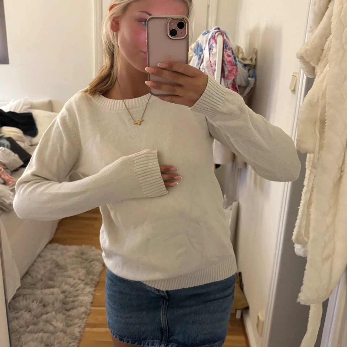 Vit stickad tröja med rund hals - 1