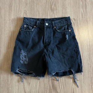 Jeansshorts - Svarta jeansshorts, väldigt sköna