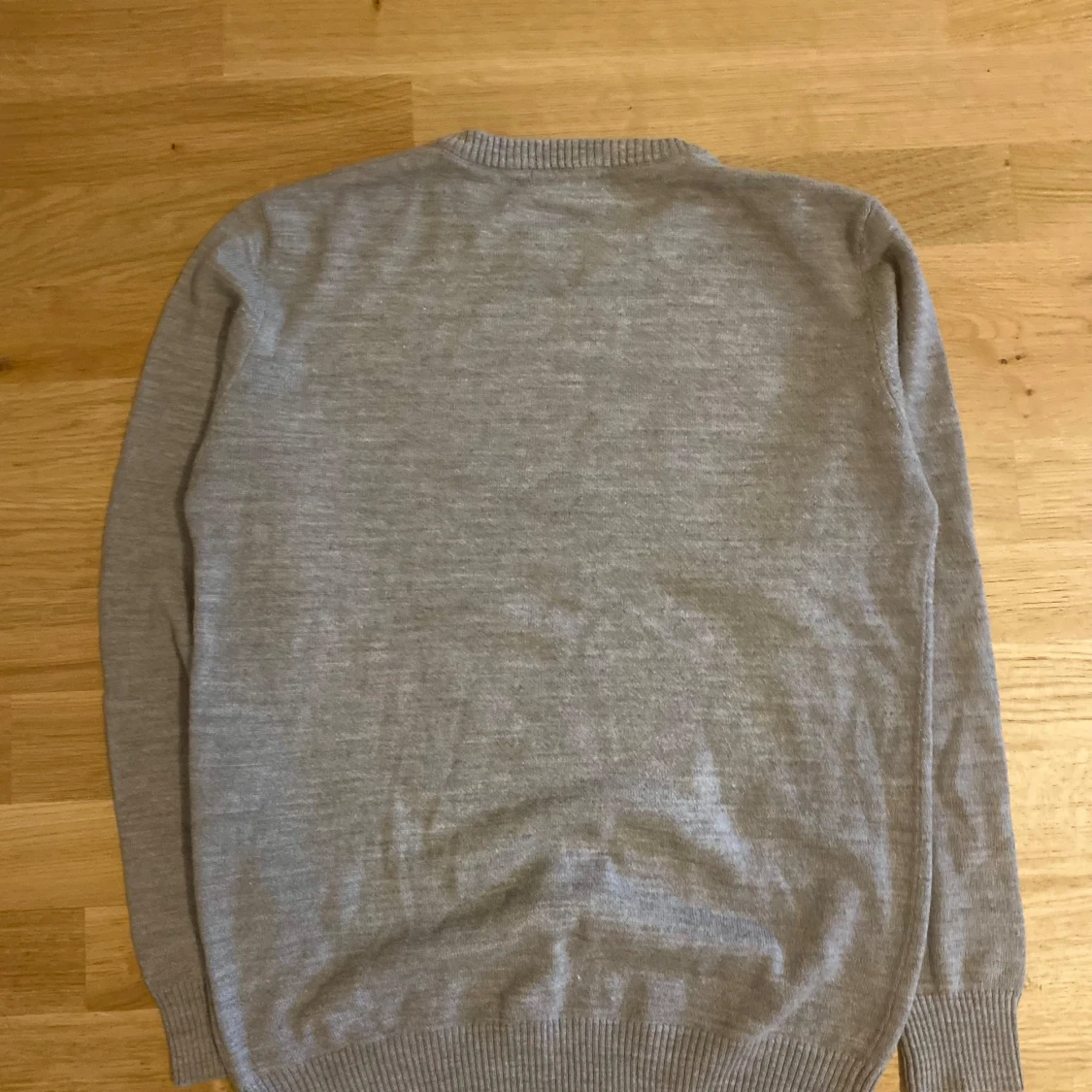 Grå stickad jultröja med renmotiv från H&M - 2