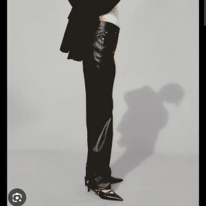 Rak byxa med coating svart h&m dam - Nya, slutsålda på h&m!