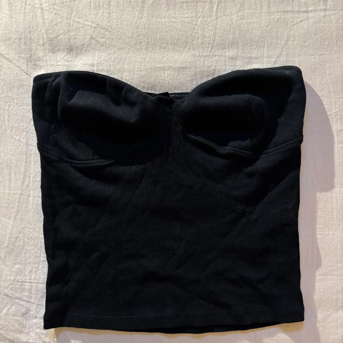 Svart ribbad tubtopp från Gina Tricot