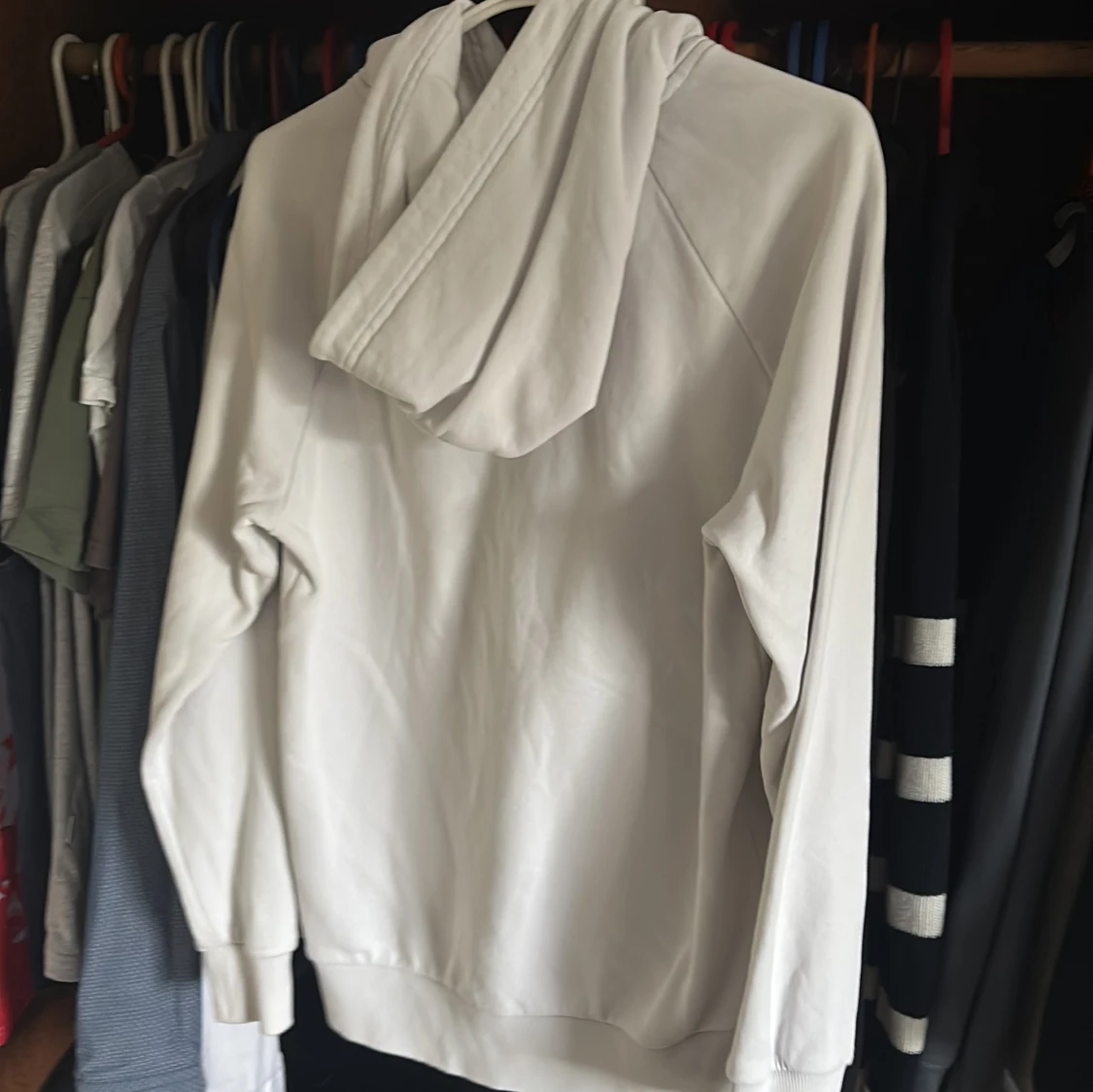 Vit hoodie från Peak Performance - 1