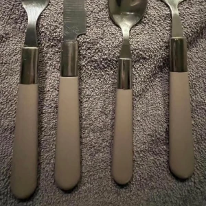 Stainless steel Bestick set - Stainless steel bestick set: 6 Stora skedar 6 Små skedar 6 Gafflar 5 Knivar