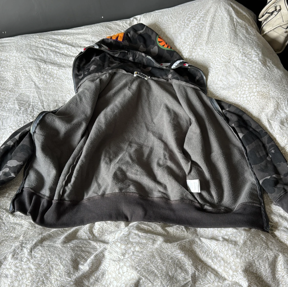 BAPE camo hoodie med shark-motiv - 2