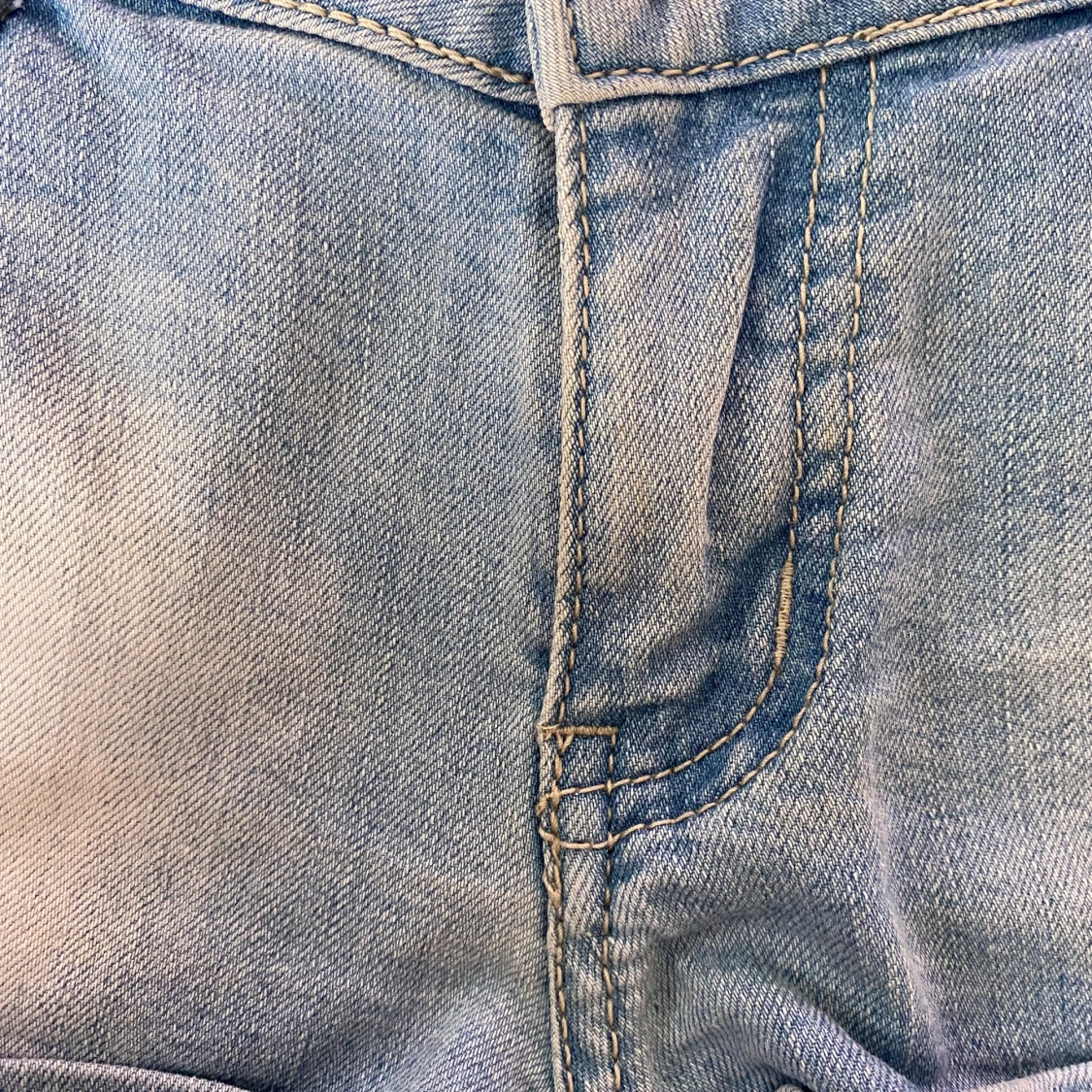 Ljusblå lowrise jeans med svart dragkedja dekoration🖤 - 4