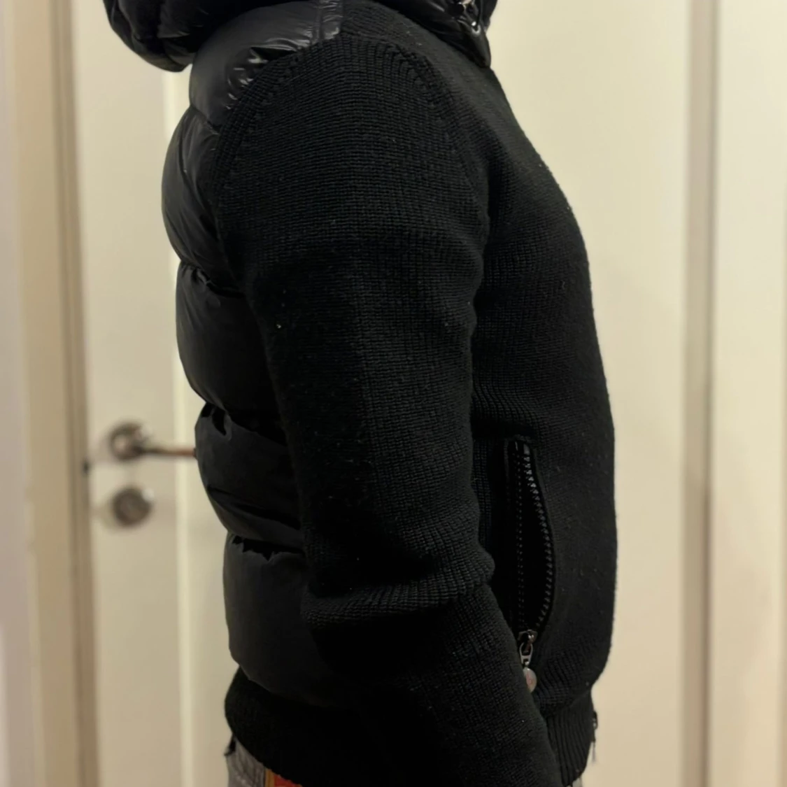 Svart hybridväst med huva från Moncler - 1