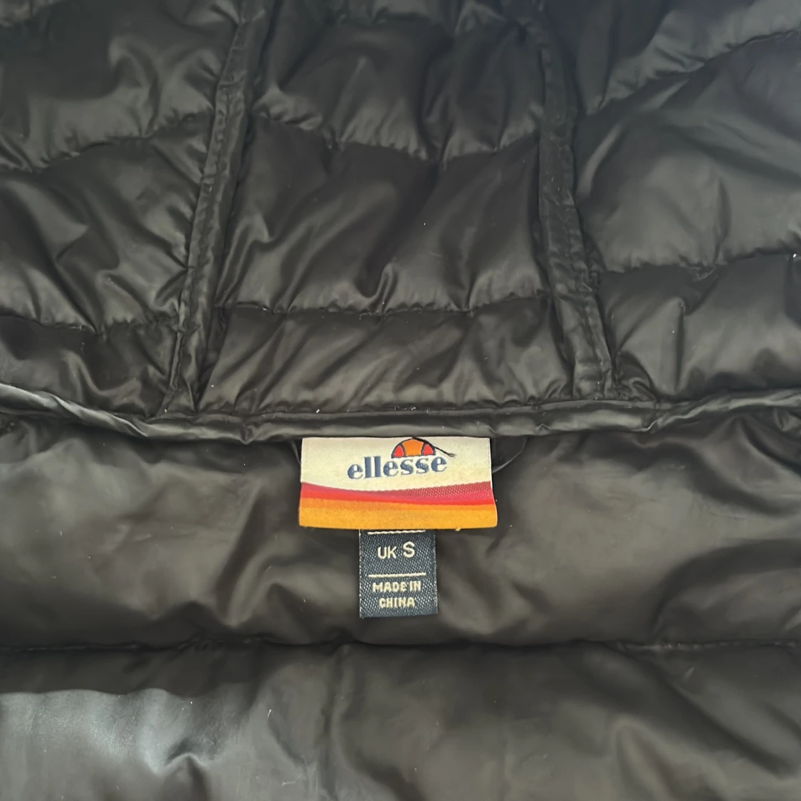 Svart dunjacka från Ellesse - 1