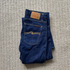 Nudie jeans  - Nudie jeans, storlek w30, i princip helt nya knappast använda, lägg bud eller köp direkt!!