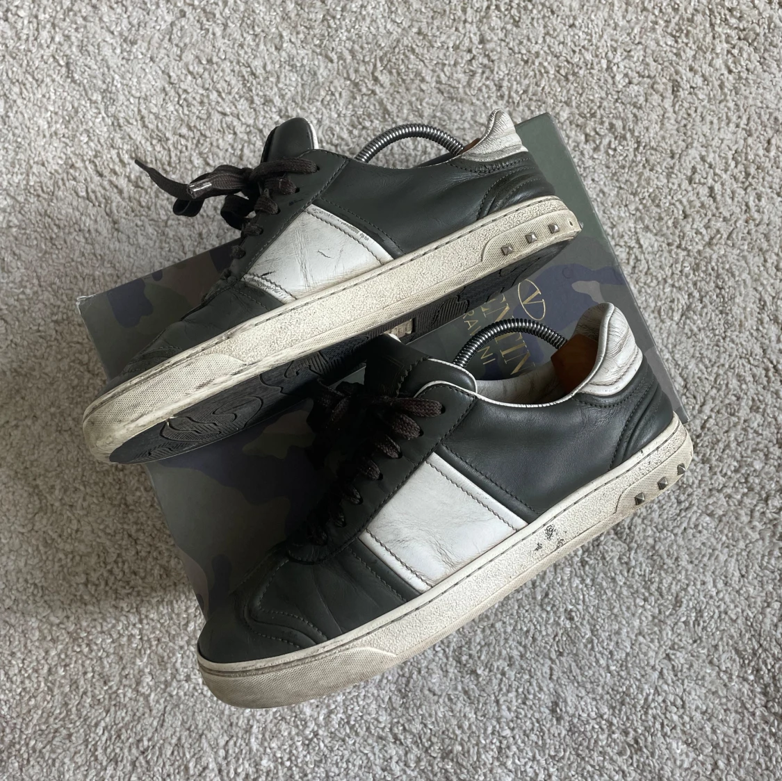 Valentino flycrews olivgröna