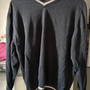 Snoopy tröja - Väldigt fin snoppa tröja. Köpt på second hand men fortfarande i väldigt bra skick! 