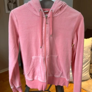 Kofta - En fin mysig kofta från Cubus! 🩷 Knappt använd, storlek M men passar XS/S 🌸