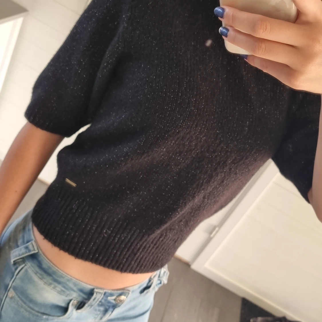 Svart glittrig stickad topp från Holly & Whyte