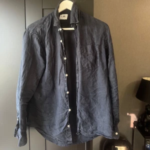 Linneskjorta NN07 - Linneskjorta från NN07, i storlek S. Nypris ca 1600. Mitt pris 300