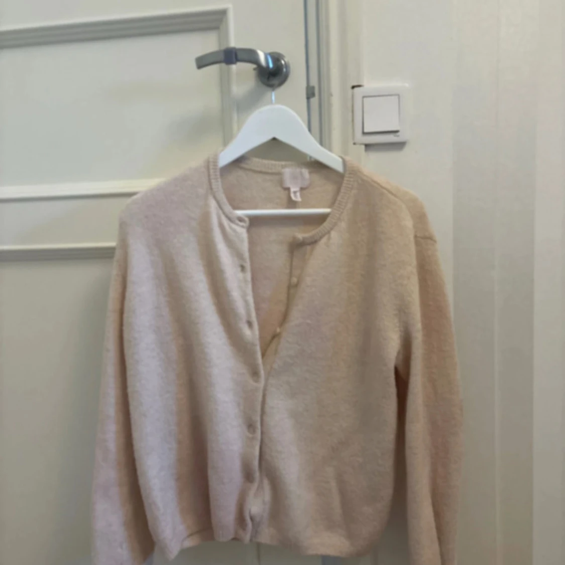 Ljusbeige kofta från H&M