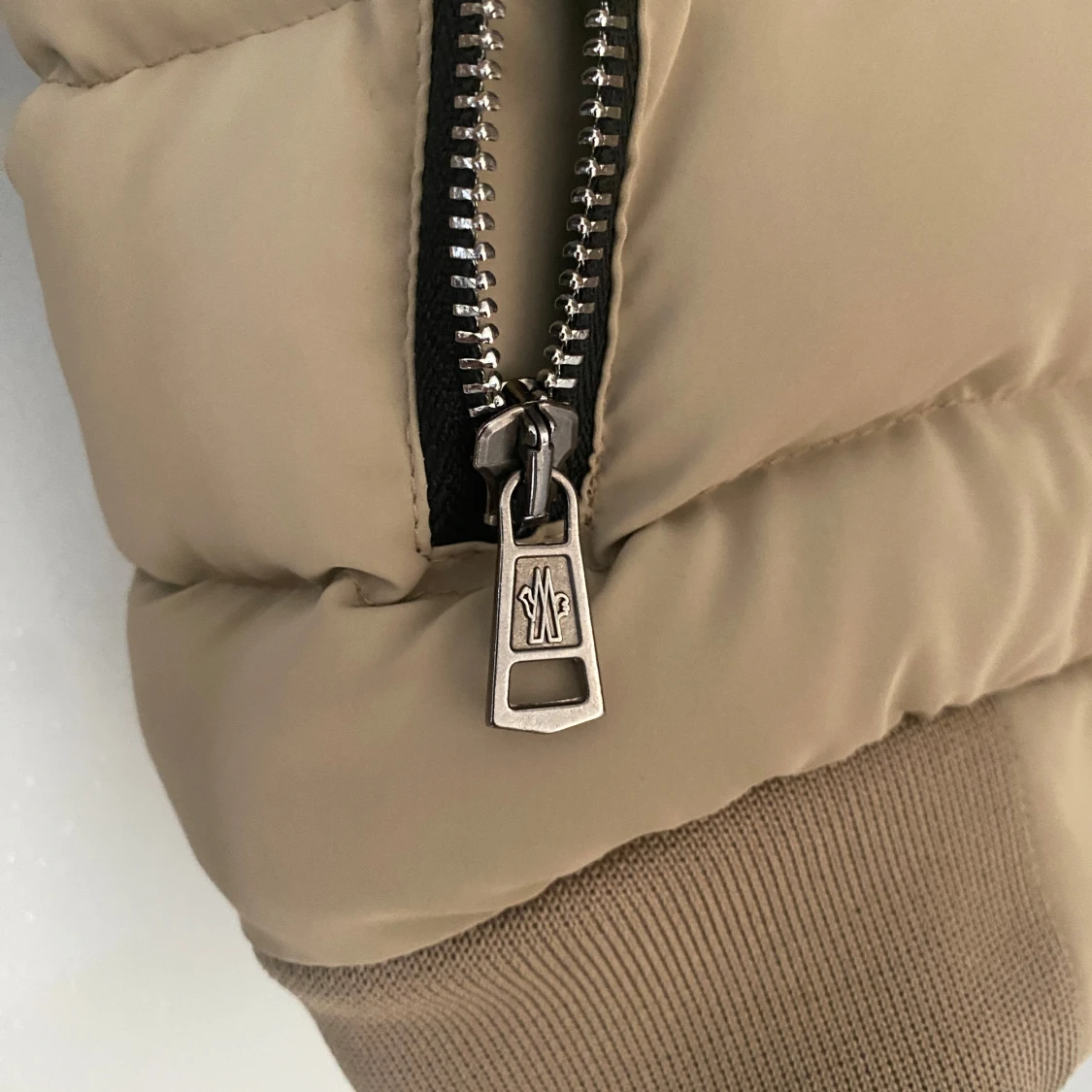 Beige pufferjacka cardigan från Moncler - 2