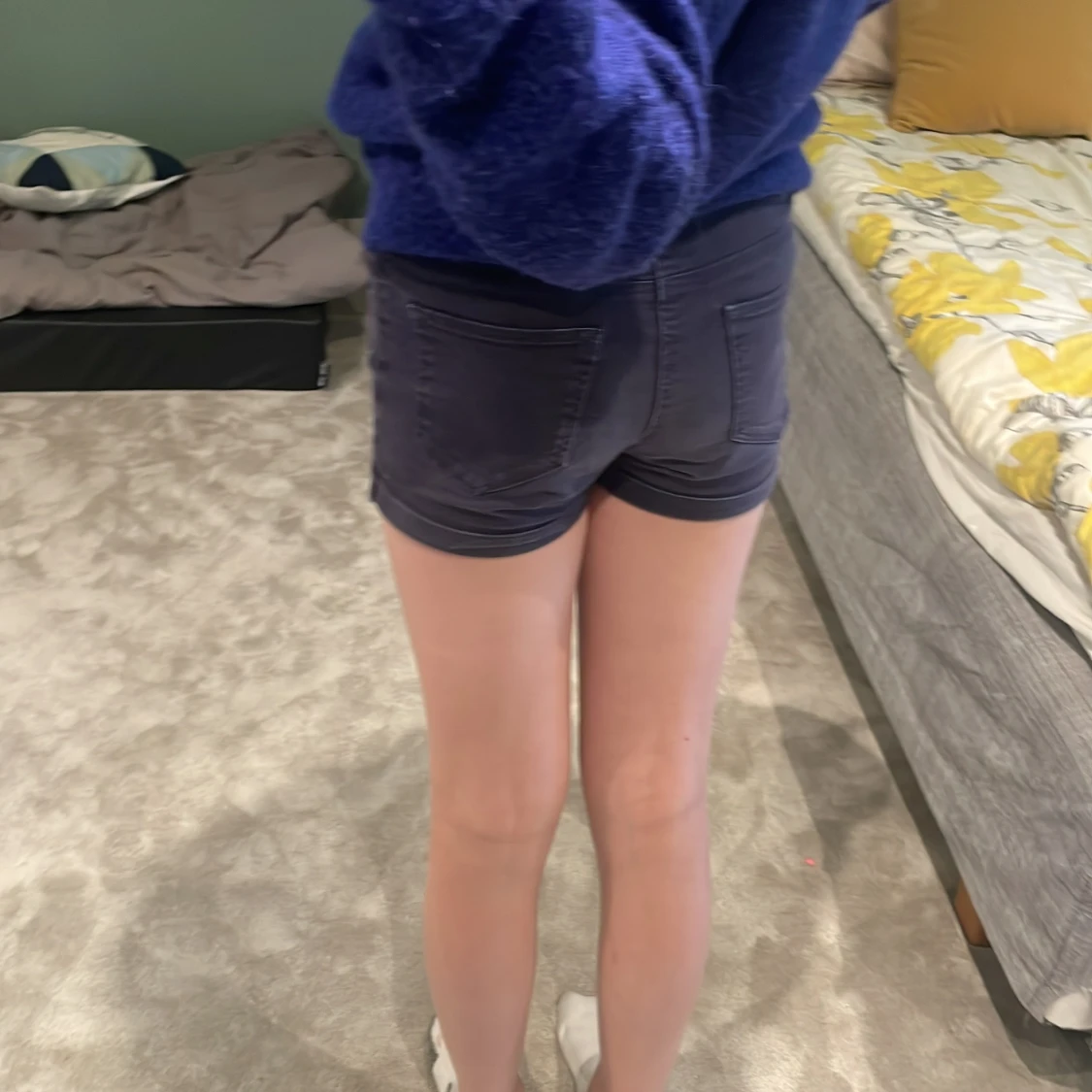 Mörkblå jeansshorts med låg midja - 1