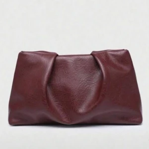 Vinröd clutch - Säljer denna fina clutch perfekt till balen eller fest🫶 Väskan är kompakt men rymmer det viktigaste, perfekt för di som vill ha en snygg accessoar till din outfit.