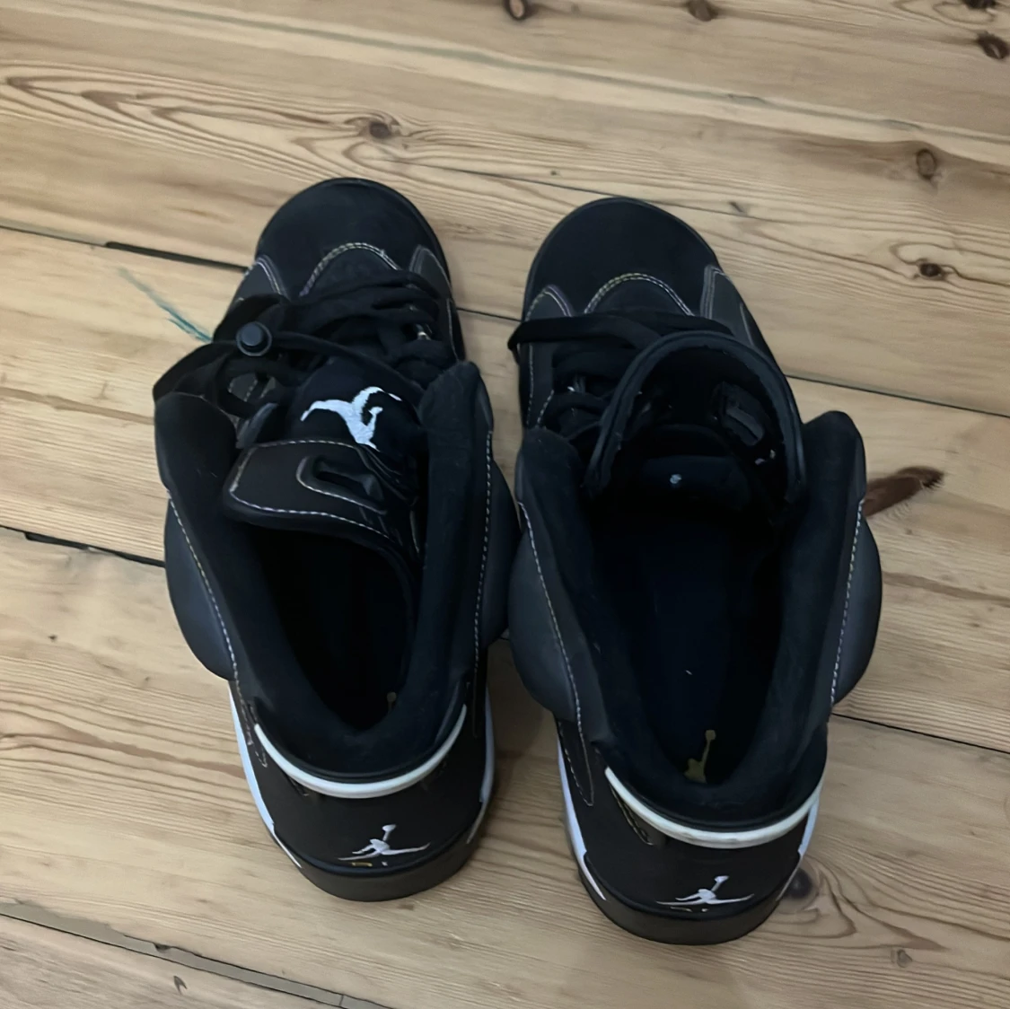 Svarta Nike Air Jordans 6 Retro - 3