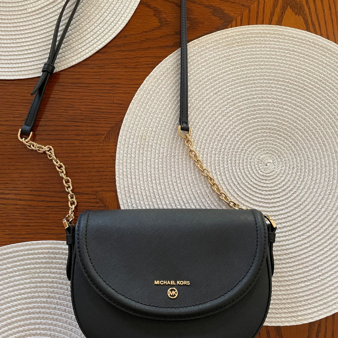 Svart crossbodybag från Michael Kors