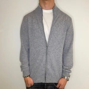 Lawrence Grey Kashmizip - Extremt snygg i 100% kashmir | Strl - S | Skick - 10/10| Nypris - ca 2300kr | För ytterligare frågor är det bara att skriva 🦅