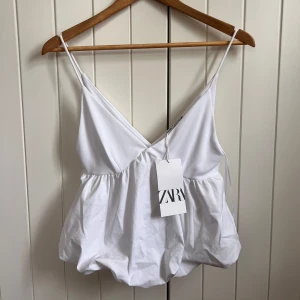 Zara topp  - Superfin topp som är oanvänd! 