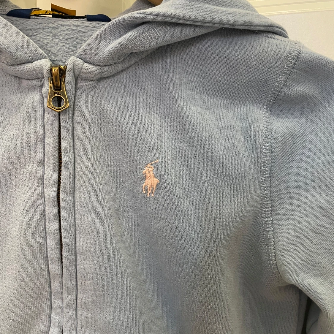 Ljusblå hoodie från Polo Ralph Lauren  - 1