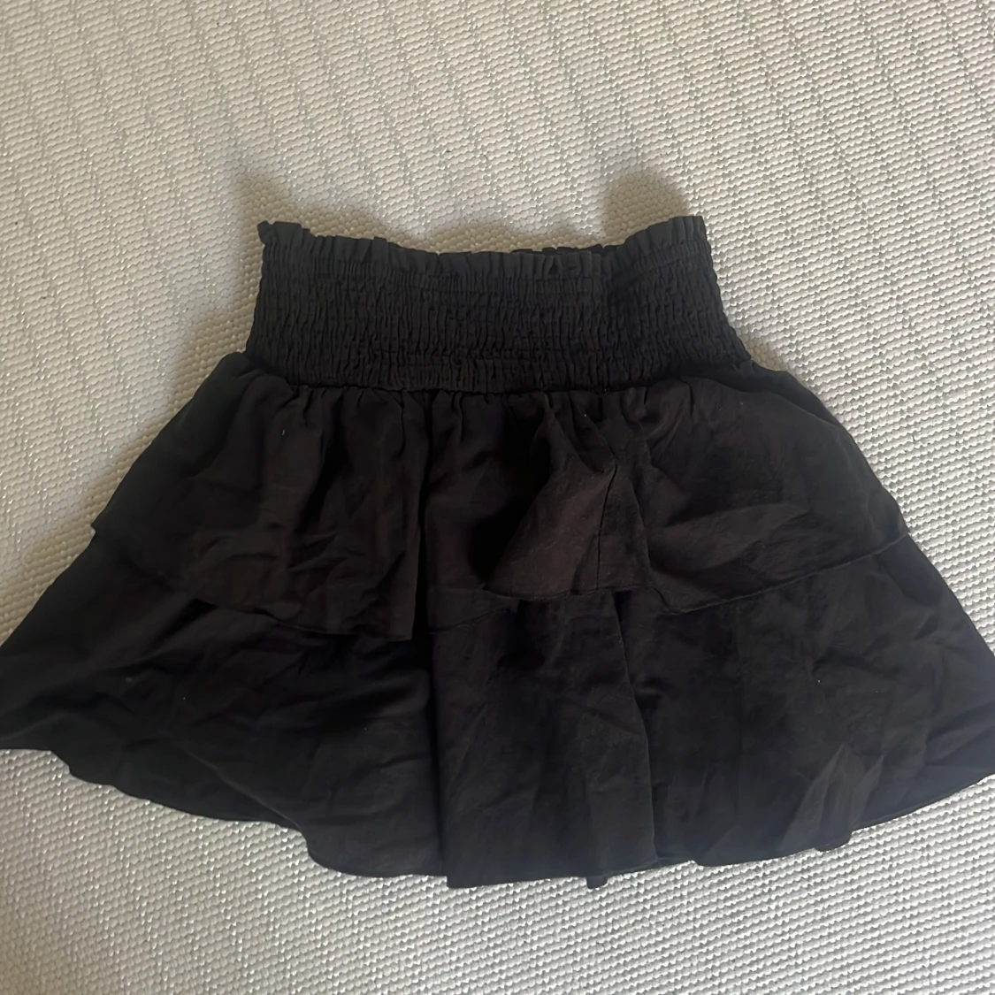 Svart volangkjol från SHEIN