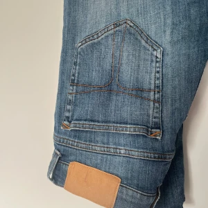 tiger of sweden jeans  - tiger of sweden jeans i fint skick en liten slitning som man inte ser. skick 7/10 Men riktigt snygga och passar bra till sommaren 