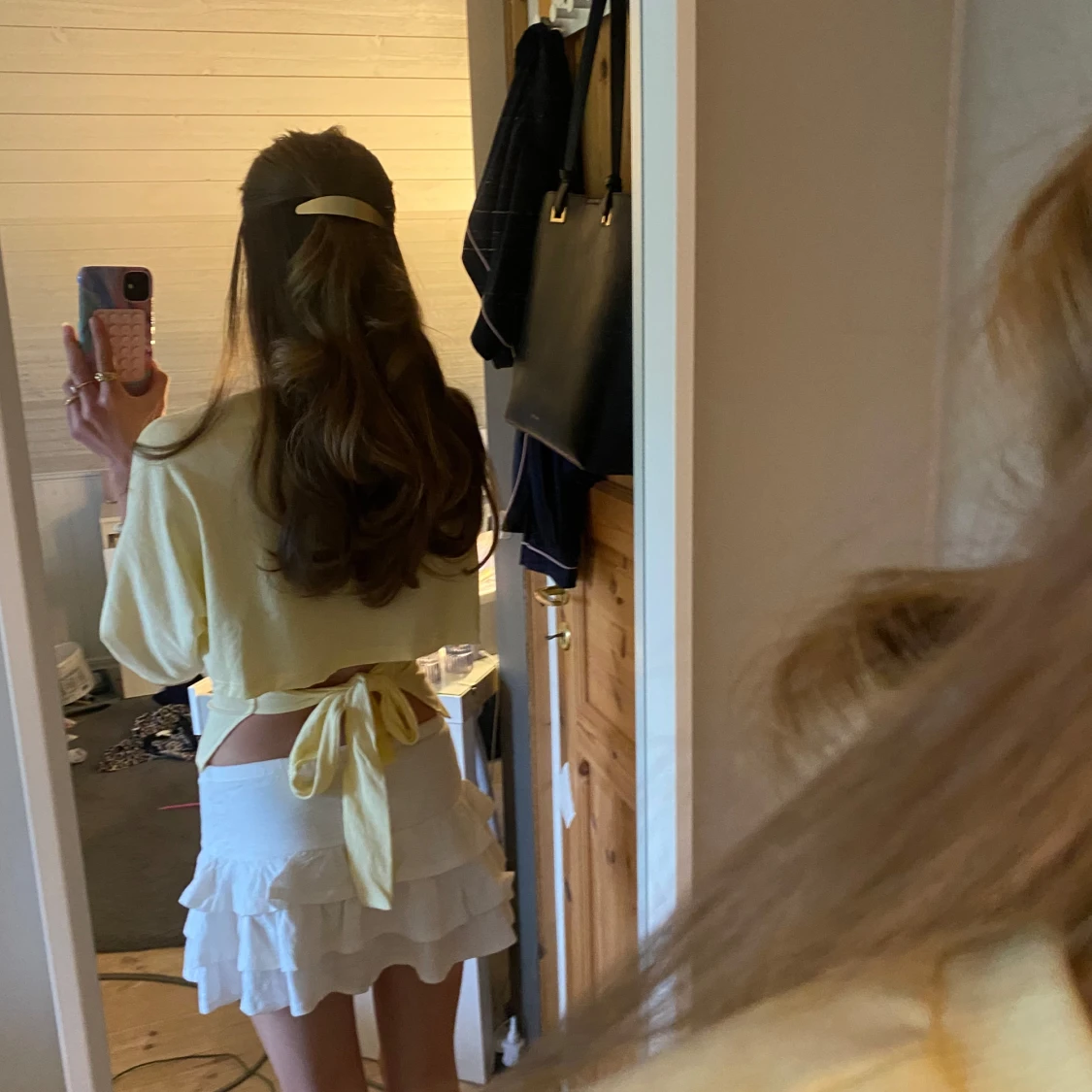 Intresskoll på en gul knyt topp från Nelly - 1