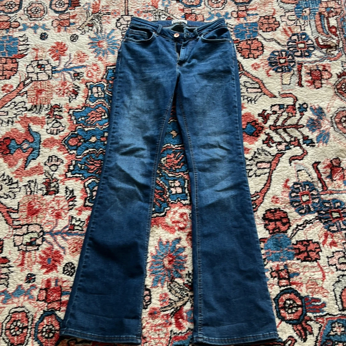 Blå bootcut jeans från ONLY