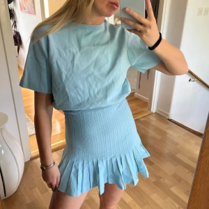 Zara volangklänning - Zara klänning i M