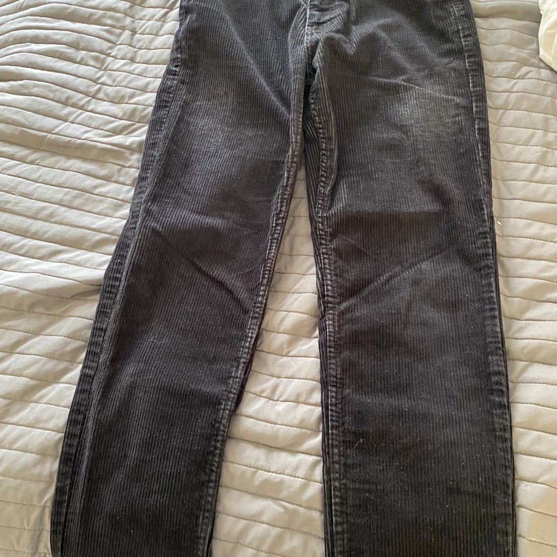 Svarta ribbade jeans från BikBok