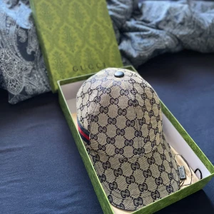 gg keps blåa version - En fett gg keps blåa versionen. Den passar inte mig så vill sälja den. Priset går att diskuteras vid snabb affär 