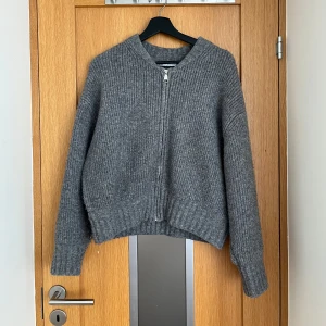 Snygg kofta från Zara - Bra skick använd fåtal gånger