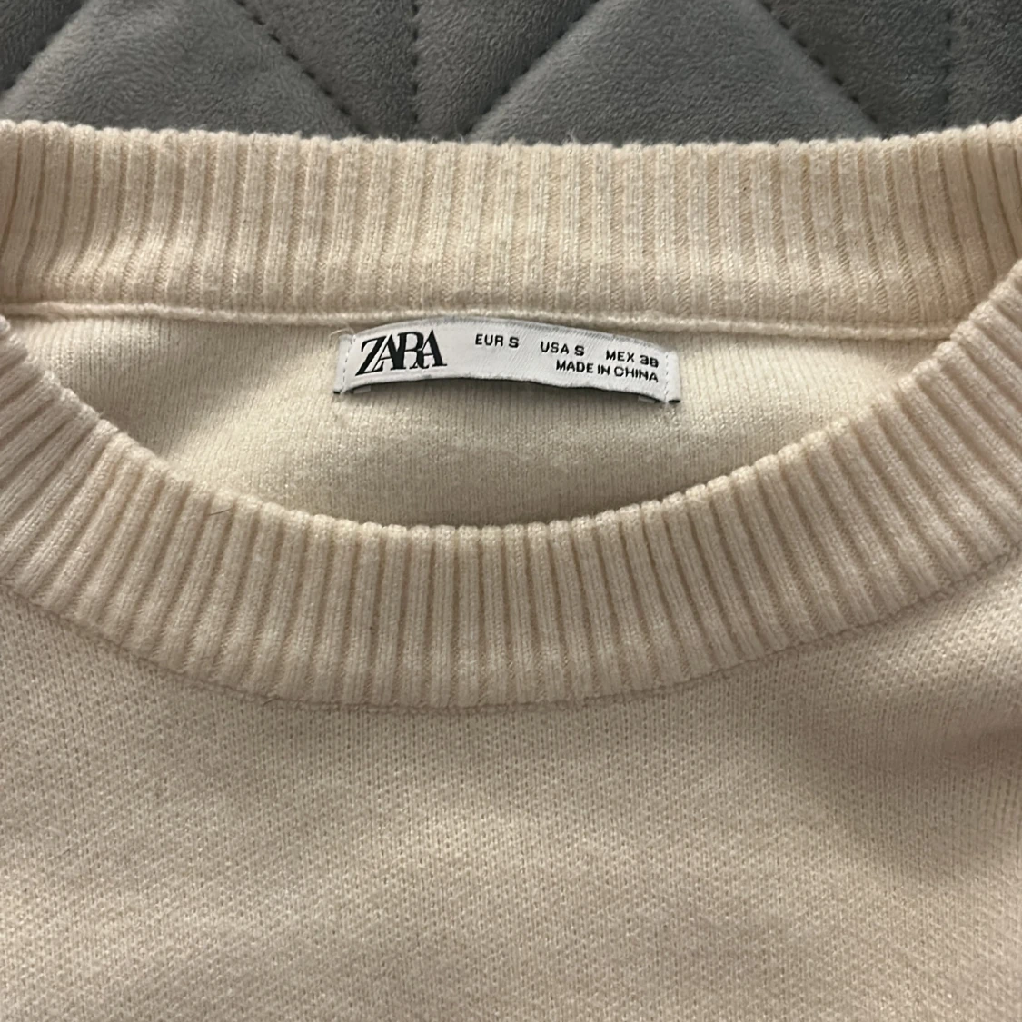 Beige stickad tröja från Zara - 2