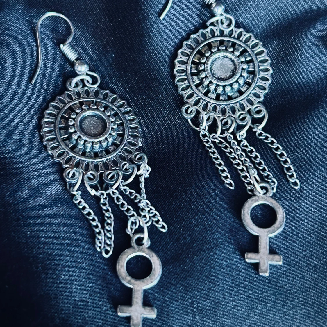 Unika handgjorda statement-örhängen i antik-silverfärgad metall! - 1