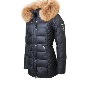 Rock and blue jacka  - Snygg svart dunjacka, den är sparsamt använd den har äkta päls och ser precis ut som ny ruhuvan. Perfekt för kalla dagar när du vill hålla stilen och värmen.