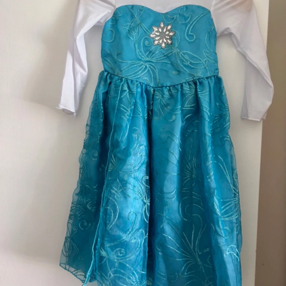 Blå prinsessklänning med glitterdetaljer - 1