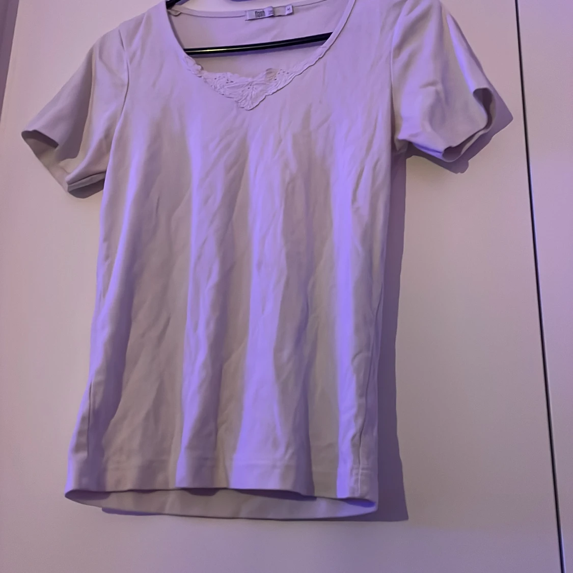 Vit blus med spets från Flash