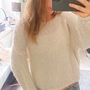 Vit stickad oversized tröja - Perfekt t sommaren 