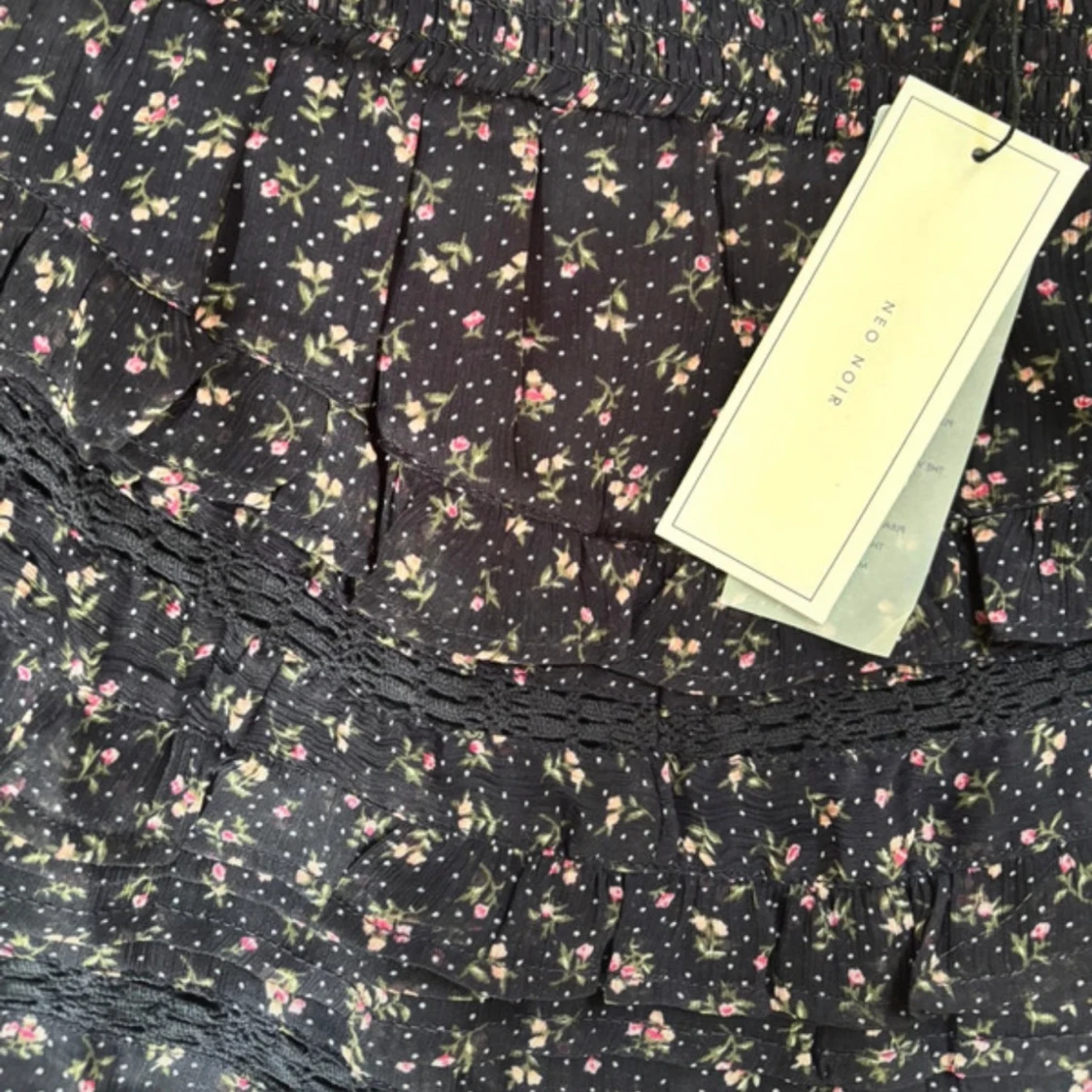 Blommig volangkjol från Neo Noir - 1