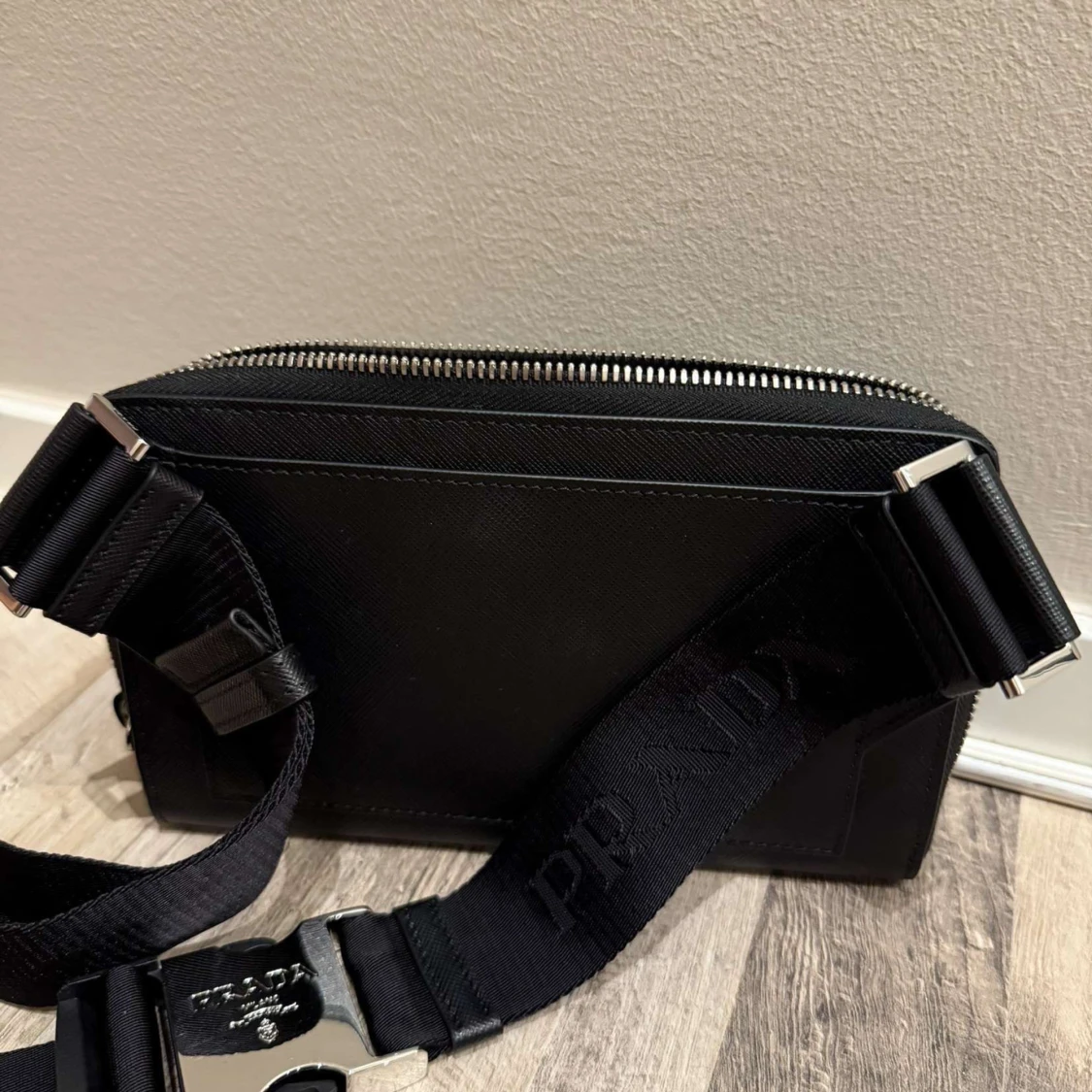 Svart axelväska från Prada i skinn (Byte✅) - 2