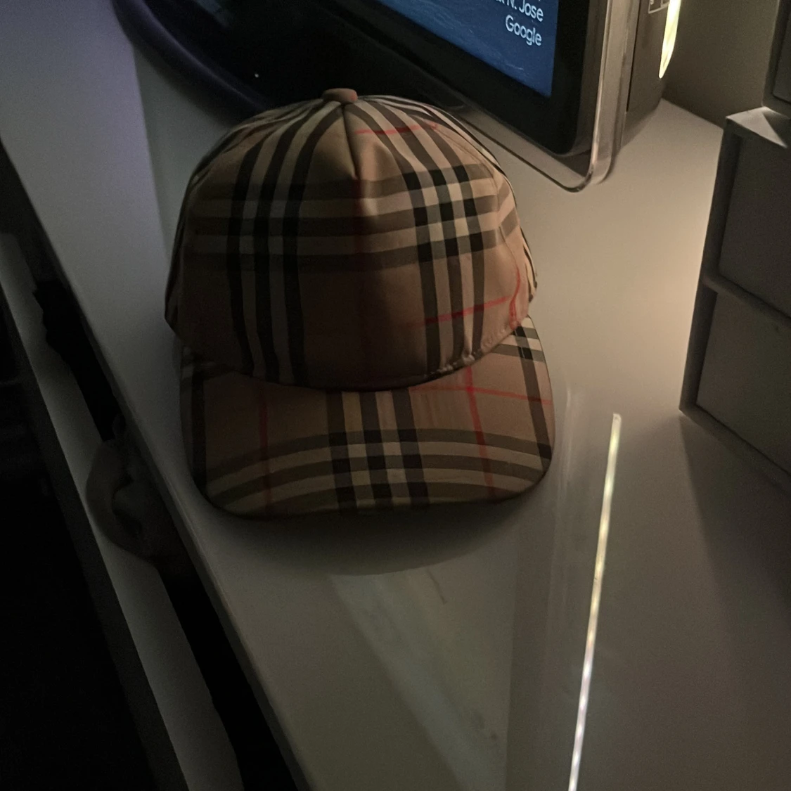 Burberry rutig keps beige M