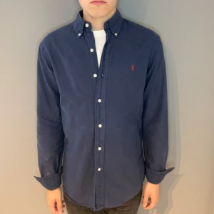 Polo Ralph Lauren skjorta  - Polo Ralph Lauren skjorta | storlek s | skick 10/10 | fraktar via PostNord eller Instabox på köparens bekostnad | hör av dig vid funderingar 